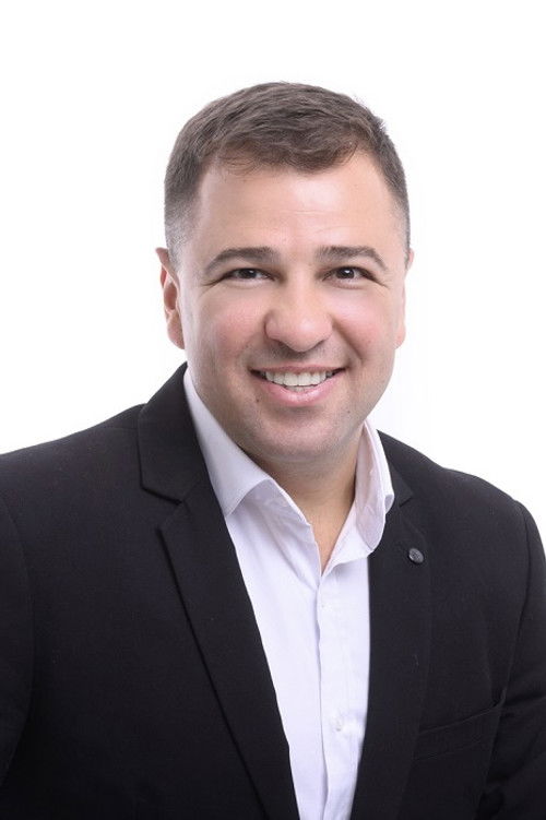 Viktor Hevko as Дракула