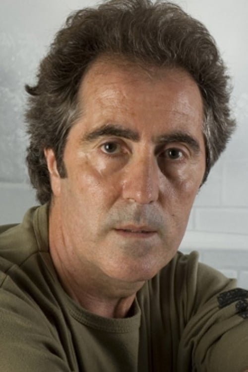 Daniel Medrán as Hijo del pollero (uncredited)