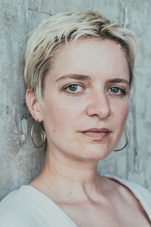 Lena Entezami as Olivia Birkensen