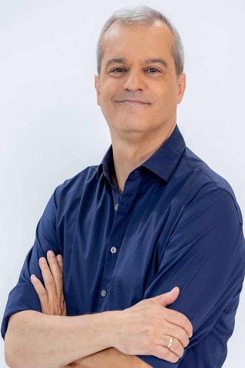 Ramón García as Presentador