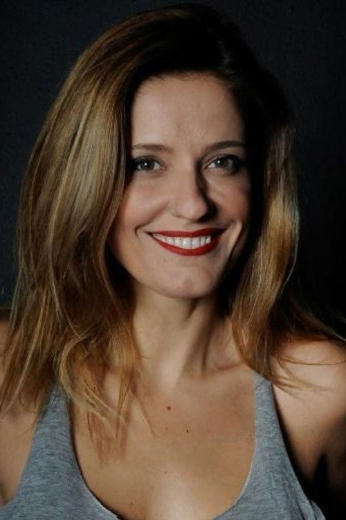 Antoniela Canto as Julia