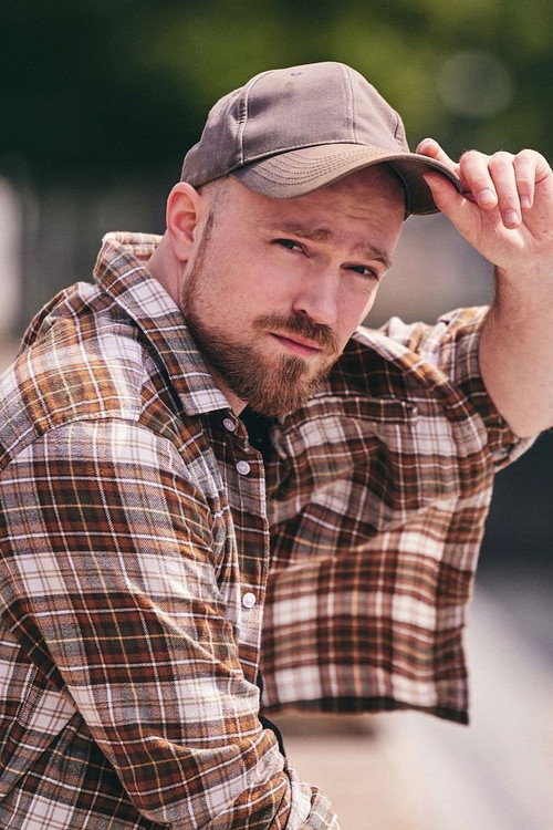 Jakob Wüllner as Tim