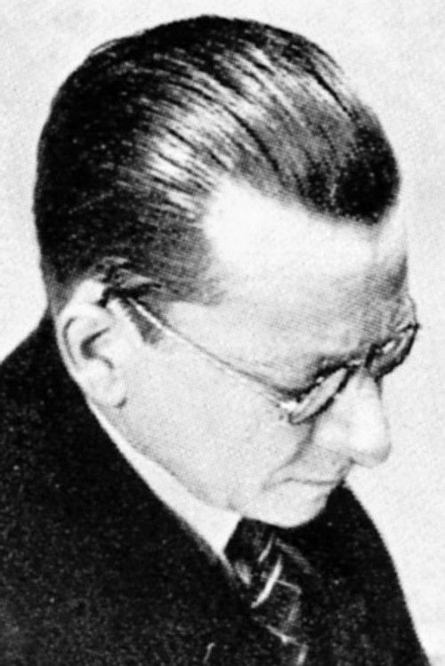 Erik Baumann as Pianist