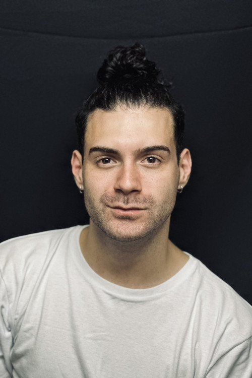 Pedro Bitencourt as Igor