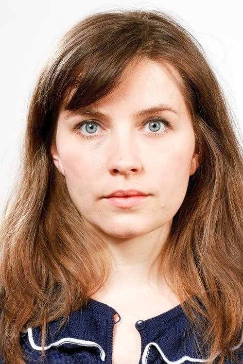 Elsa May Averill as Baliemedewerkster