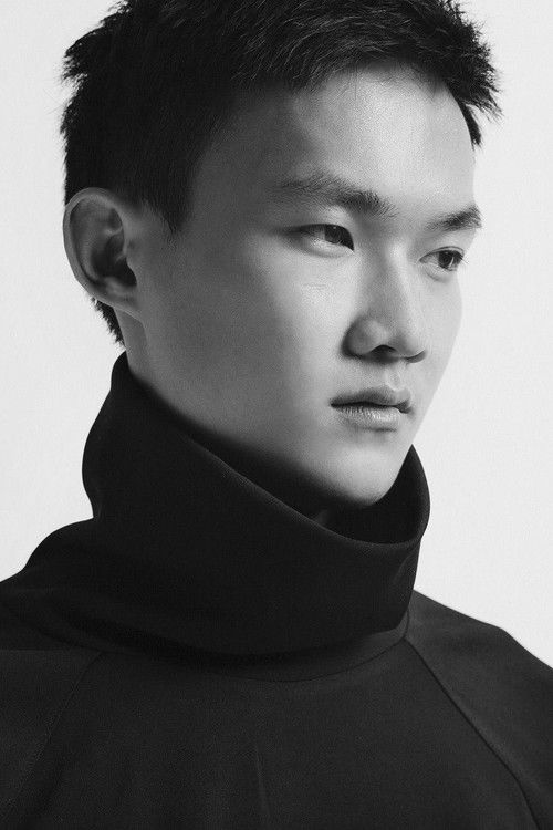 Hoàng Hà as Young Monk