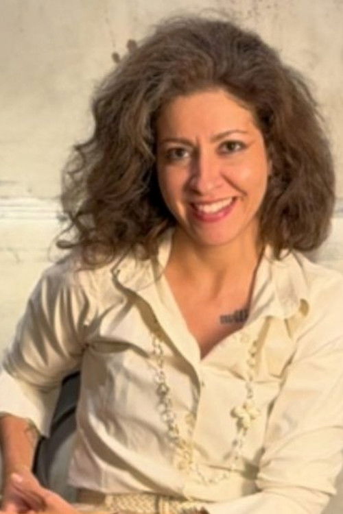 Thiara Tezza as Olívia