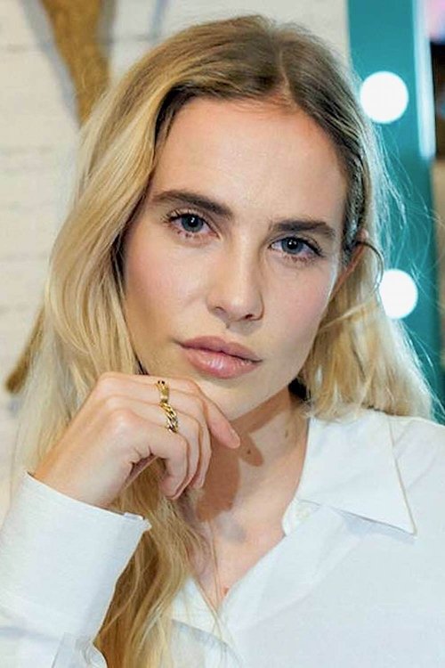 Brisa Fenoy as Self - Singer