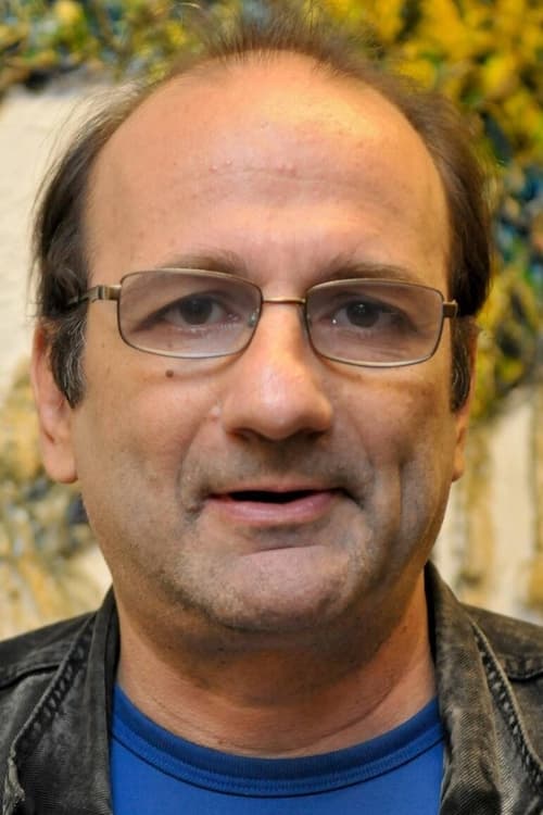 Gillray Coutinho as Célio