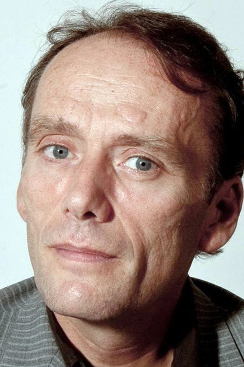 Nicolas Bonnefoy as Customs Officer