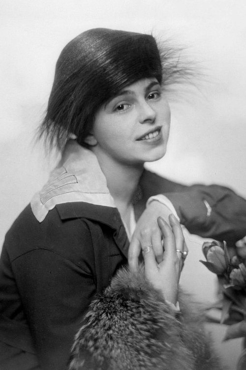 Manja Tzatschewa as Juanita