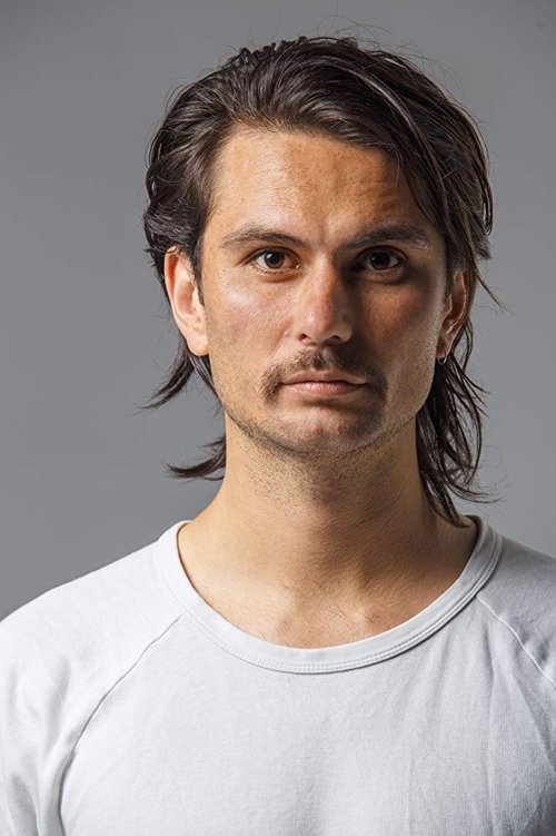 Dahnu Graham as Chris