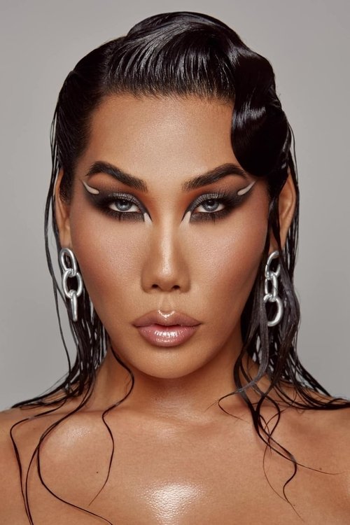 Gia Gunn as Thalia
