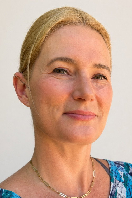 Minty Lewis as Eileen (voice)