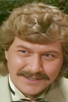 Siggi Buchner as Man in bar