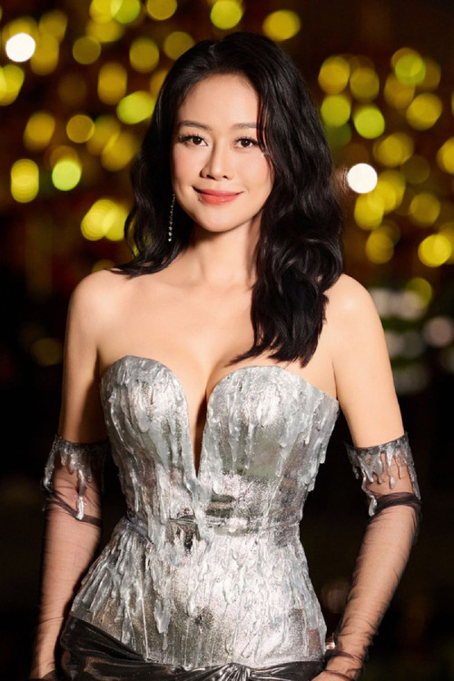 Phí Linh as Self - Host