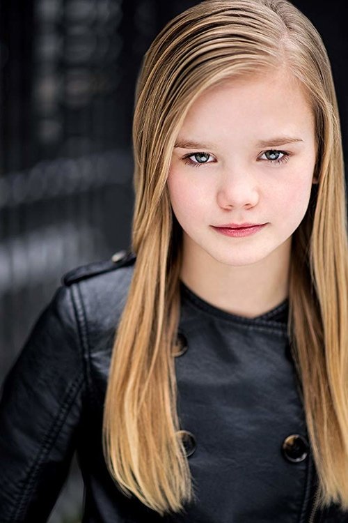 Kadence Kendall Roach as Chloe