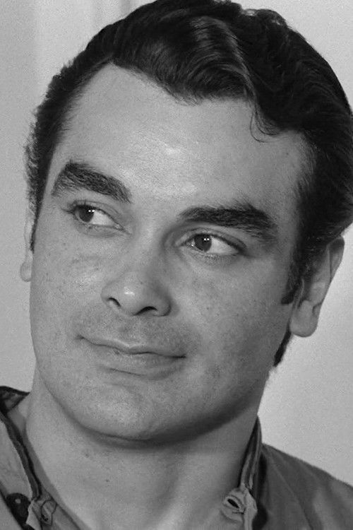 Agustin Mayor as Steve Bundy