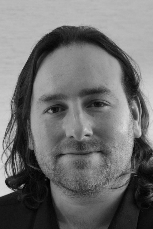 Oddie Braddell as Rob Thompson