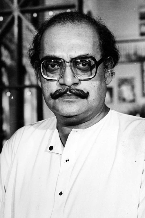 Utpal Dutt as Maganlal Meghraj