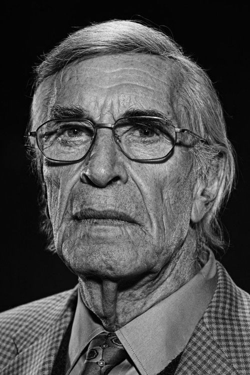 Martin Landau as Niles Buchanan