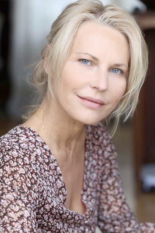 Caroline Bal as Caroline Fresney