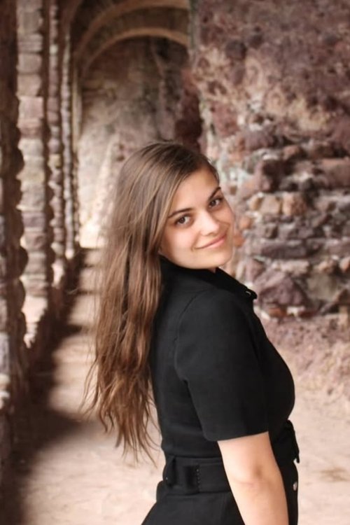 Fanny Primatesta as Voix JOYSTREET