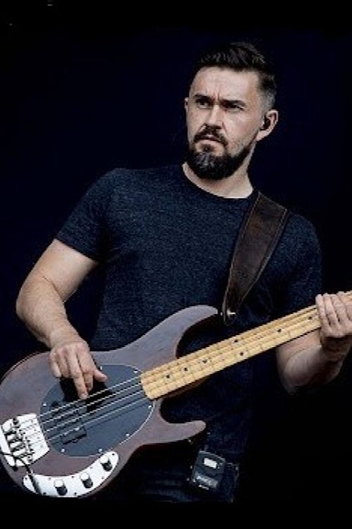 Mike Hogan as Reggie