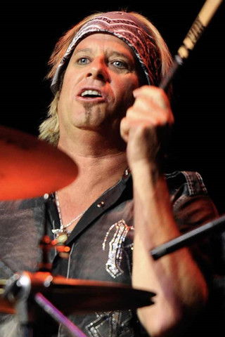 Bobby Blotzer as Drums