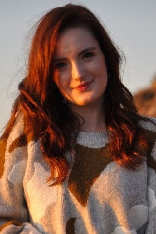 Taryn Hoffman as Elizabeth Bennet