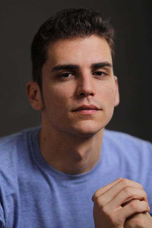 Kike Gasu as Veterano Mario