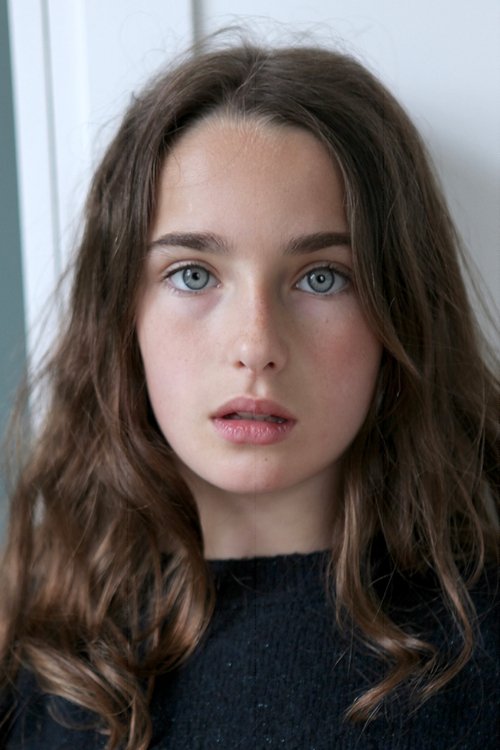 Albane Masson as Charlotte