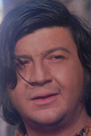 Sergio Ruggeri as Caldwell's Henchman at Saloon (uncredited)