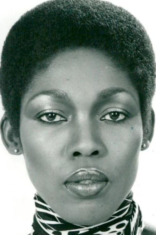 Della Finch as Janice