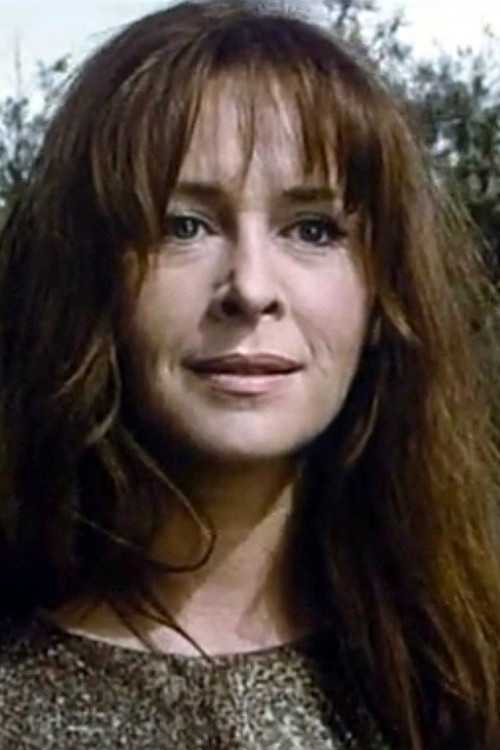 Hénia Suchar as La jeune résistante en bleu