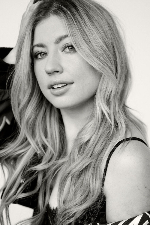 Kennedy Martin as Savannah