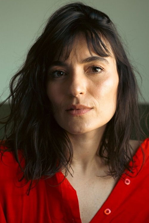 Samira Uchôa as Isabella