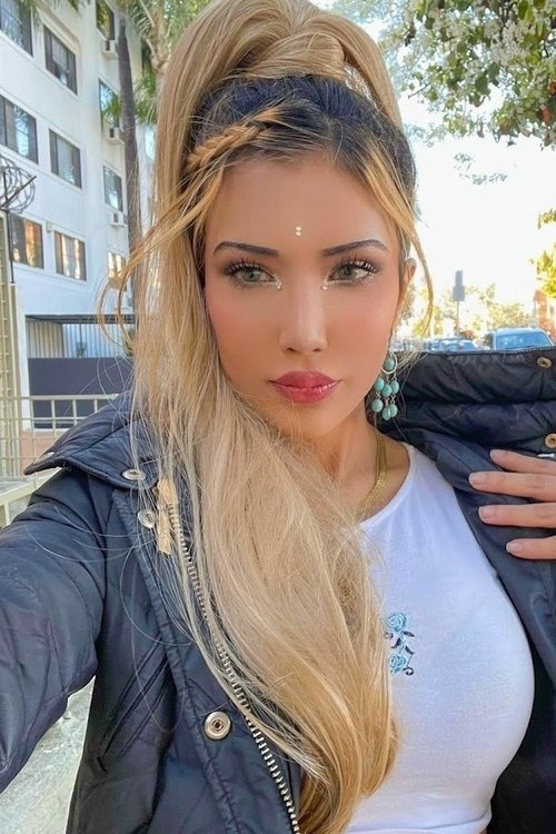 Sakshi Chopra as Self