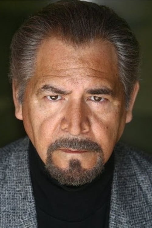 Eloy Casados as Chavez