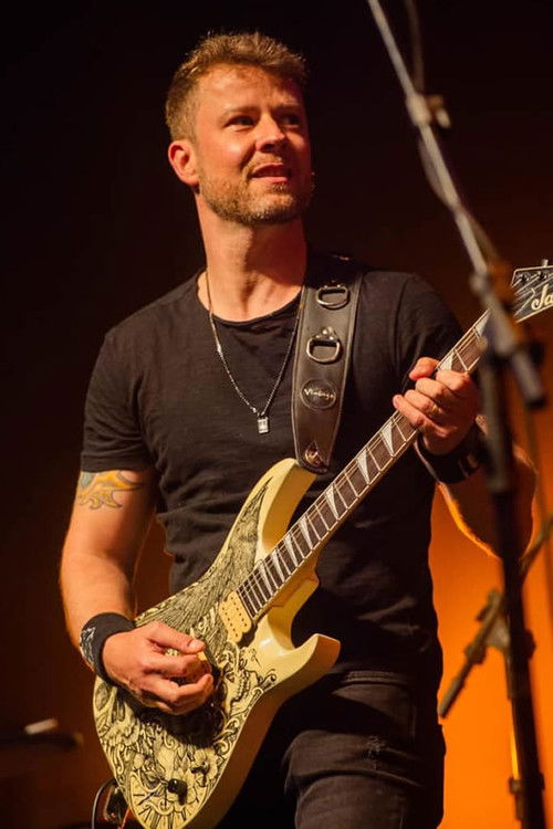 Cristiano Wortmann as Guitars