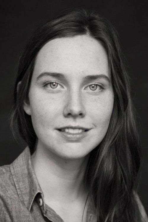 Martha Breen as Aisling