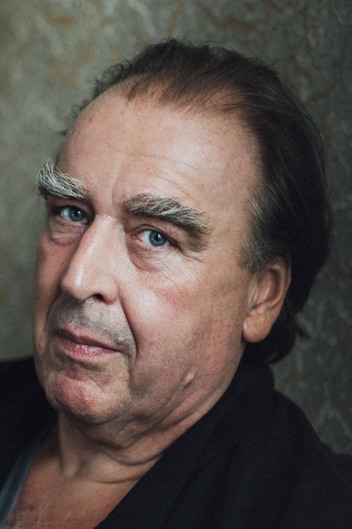 Oliver Nägele as Chef Weisse Maus