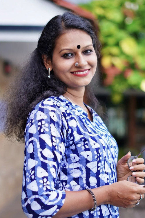 Shailaja P Ambu as Raaji