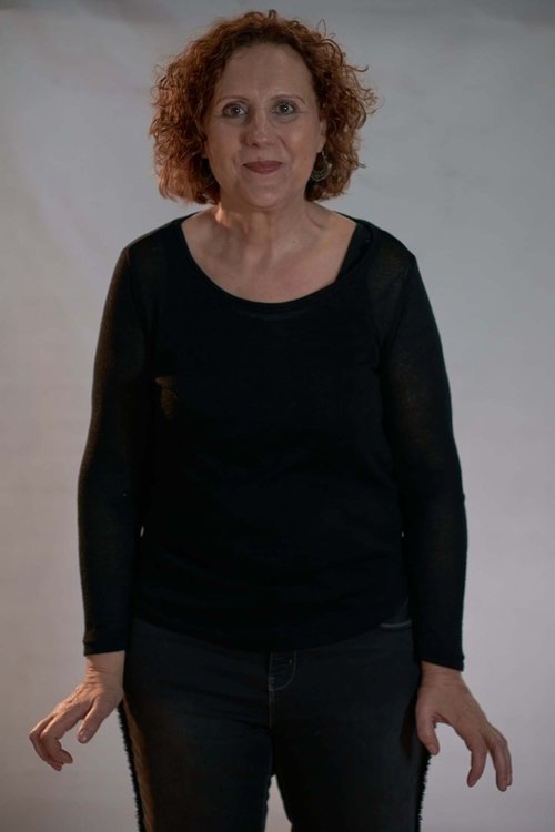 Trini Alabanda as Lola