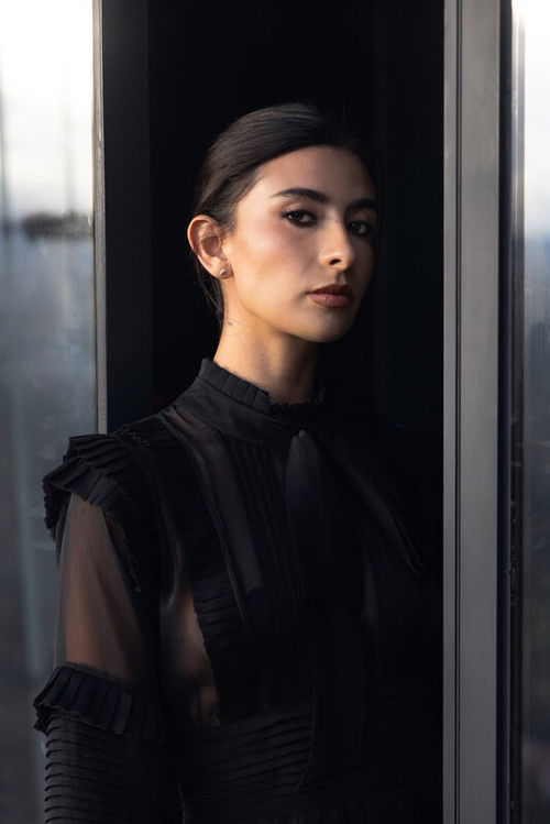 Paola Ramones as Vale