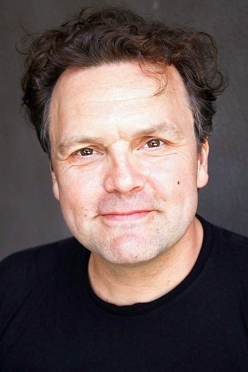 Che Walker as Northumberland / King Henry