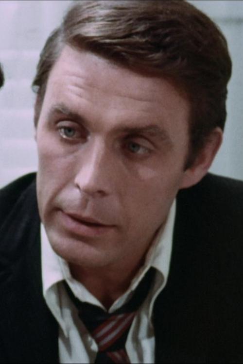 Niles McMaster as Derek