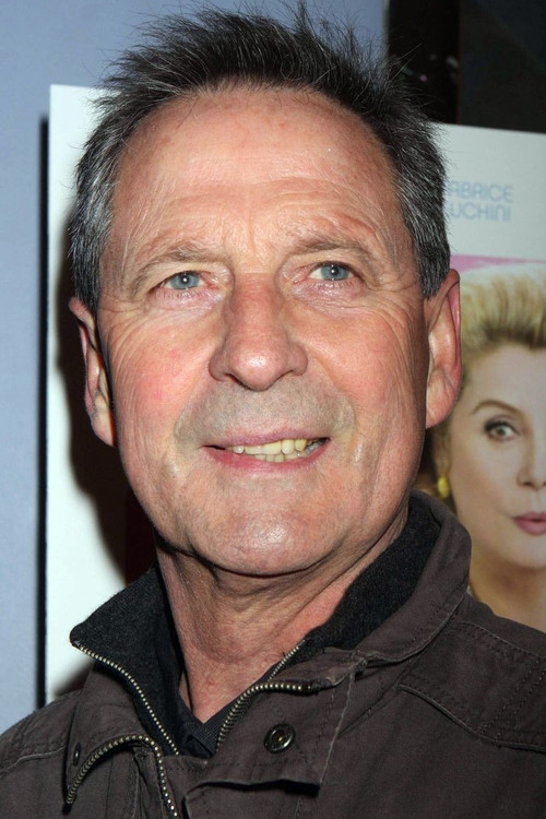 René Féret as Julien