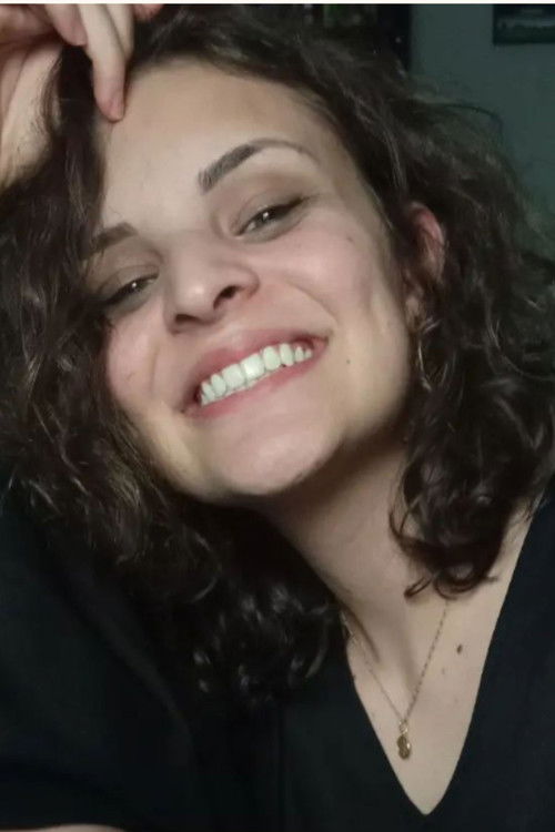 Fernanda Lins as Alice