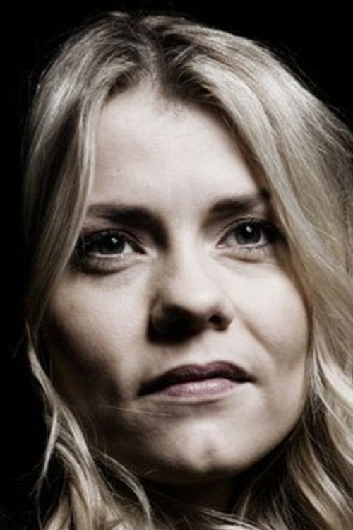 Thorunn Erna Clausen as Aunt